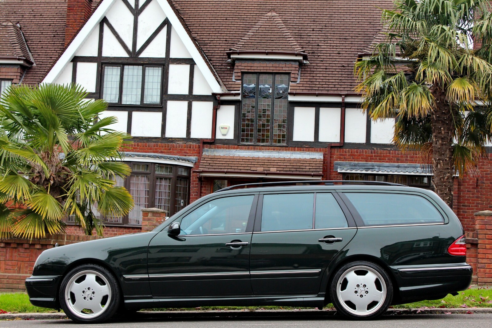 Image 1 - MERCEDES BENZ E CLASS E430 S210 / E55 AMG REPLICA / TOP SPECIFICATION / 7 SEATS