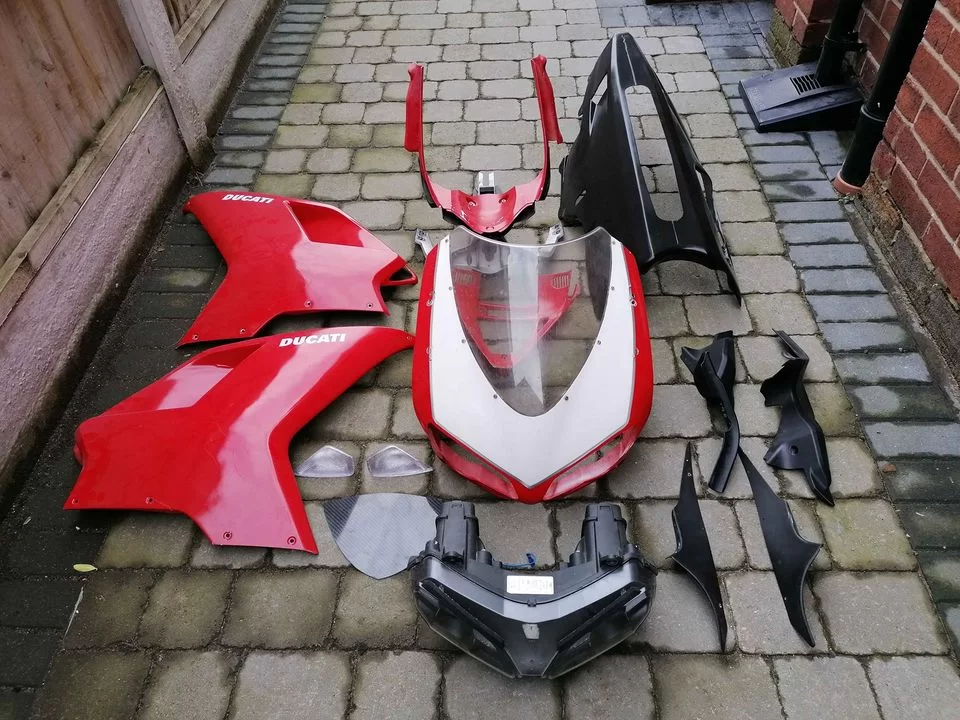 FOR SALE: Ducati 848 (may Also Fit 1098/1198) Headlight Unit And A Front Fairing For 749 Conversion