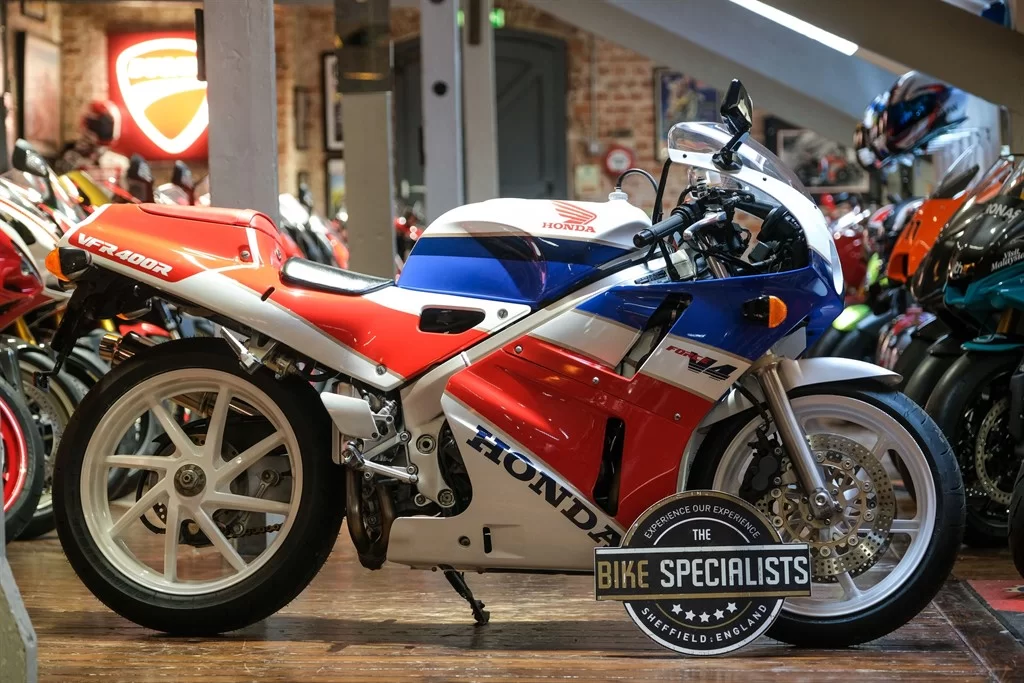honda-vfr400-petrol-1734f77ad9c1.webp