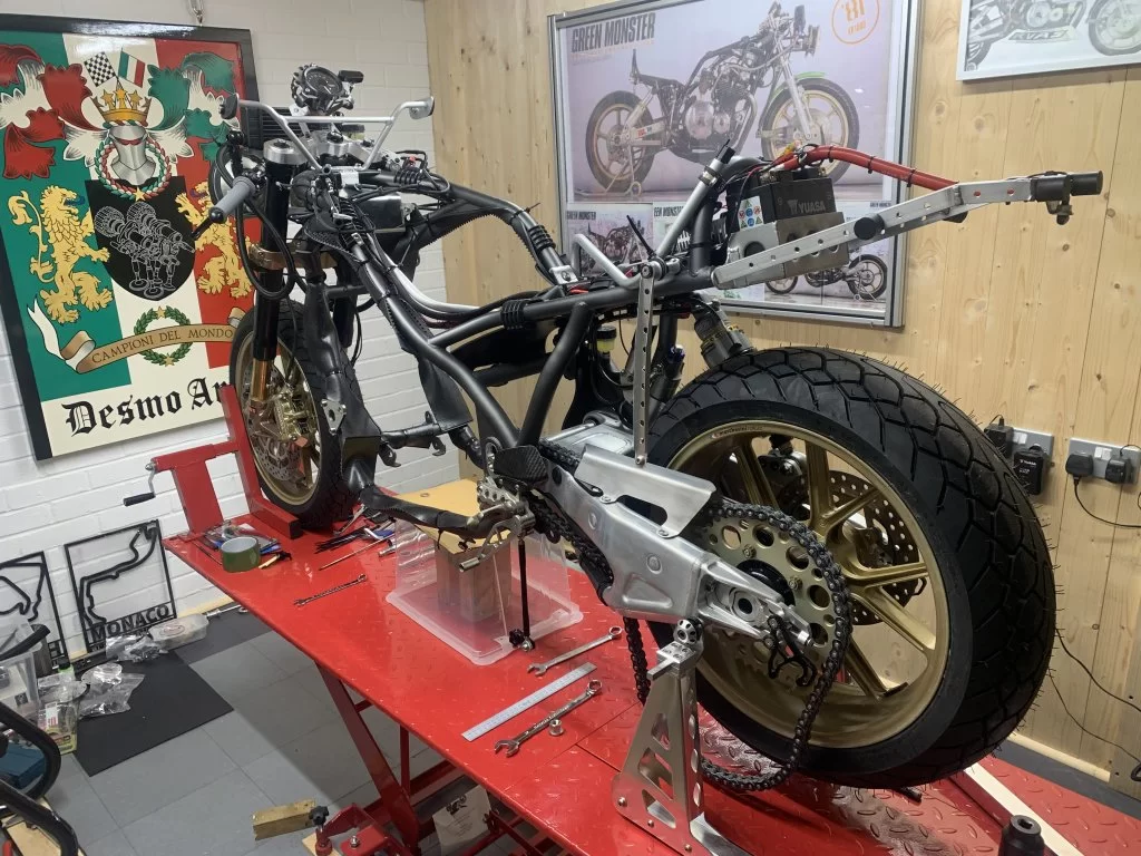 Kawasaki KR1000 Replica 871.webp