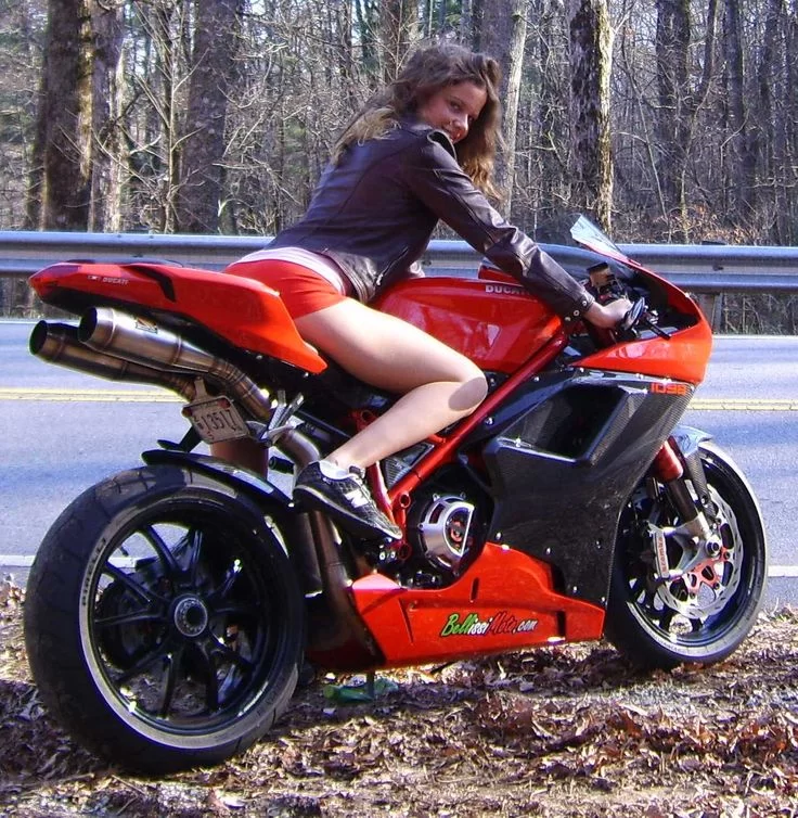 Knee slider bike-girl-motorcycle-girls.webp
