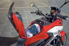 storage-compartment-where-fuel-tank-would-be-how-many-bikes-v0-kaie6silikib1.webp