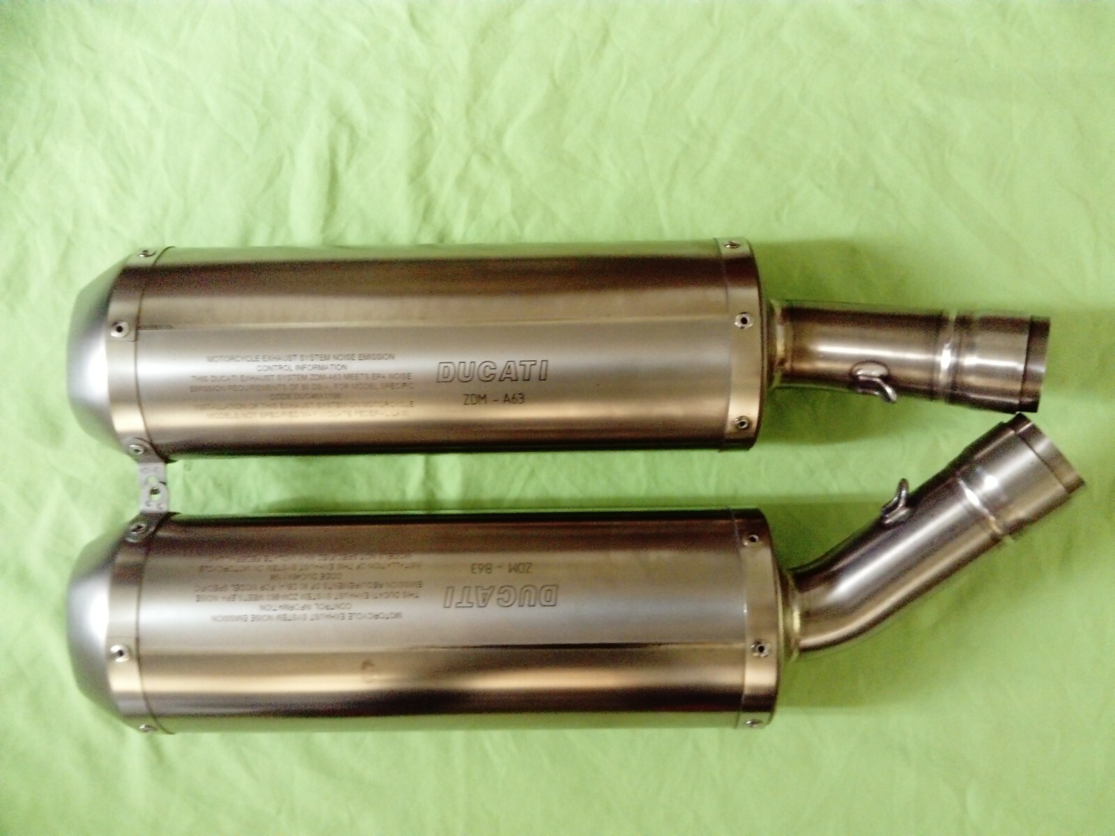 Ducati 1098R Bayliss 2009 ? Akrapovic end cans