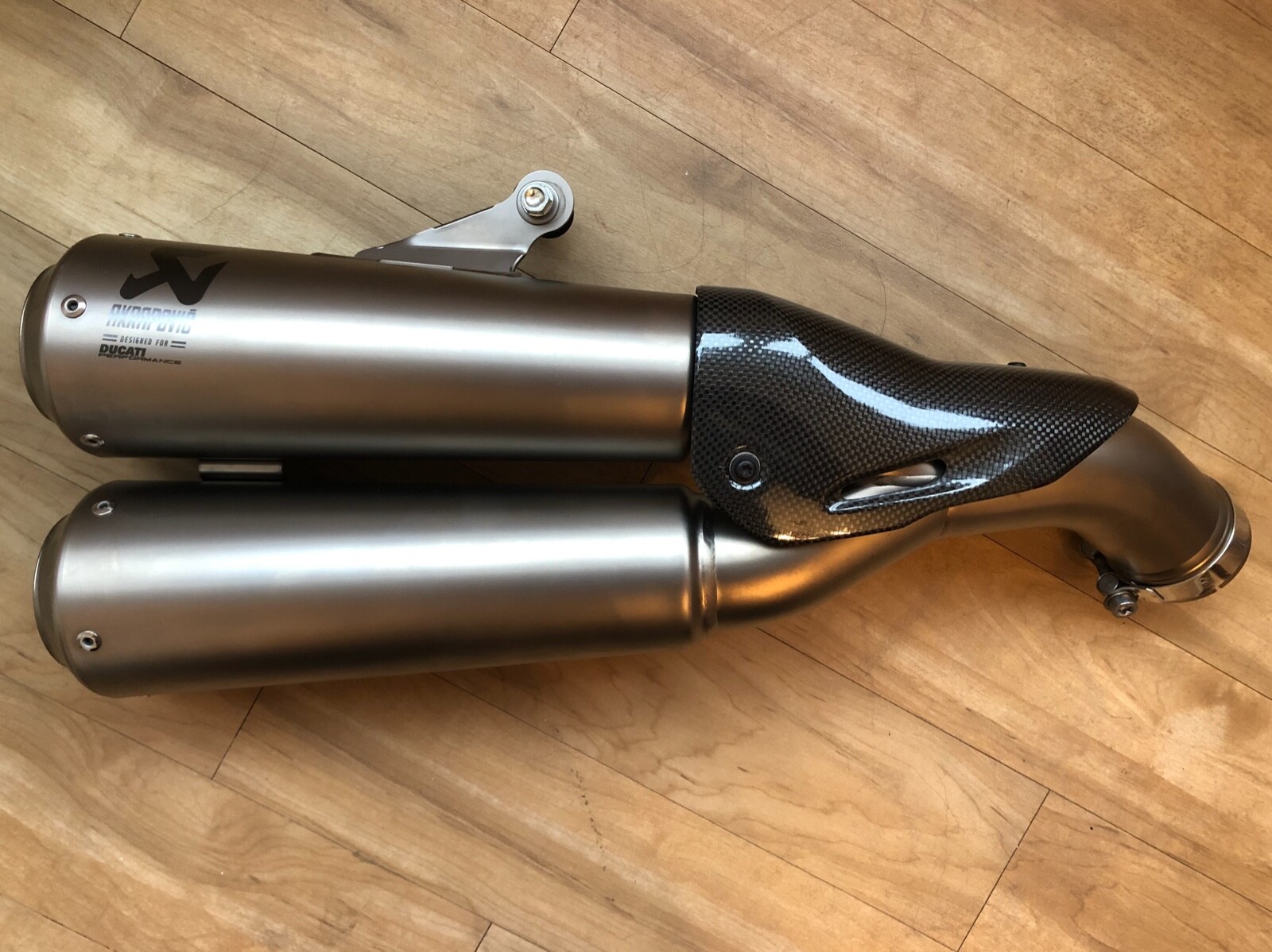 Ducati 959 Akrapovic end cans