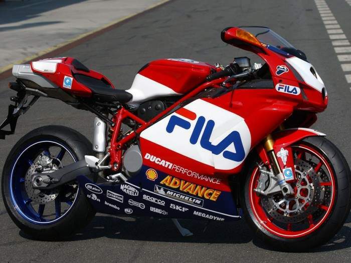Ducati%20999R%20FILA%2003%20%203.jpg