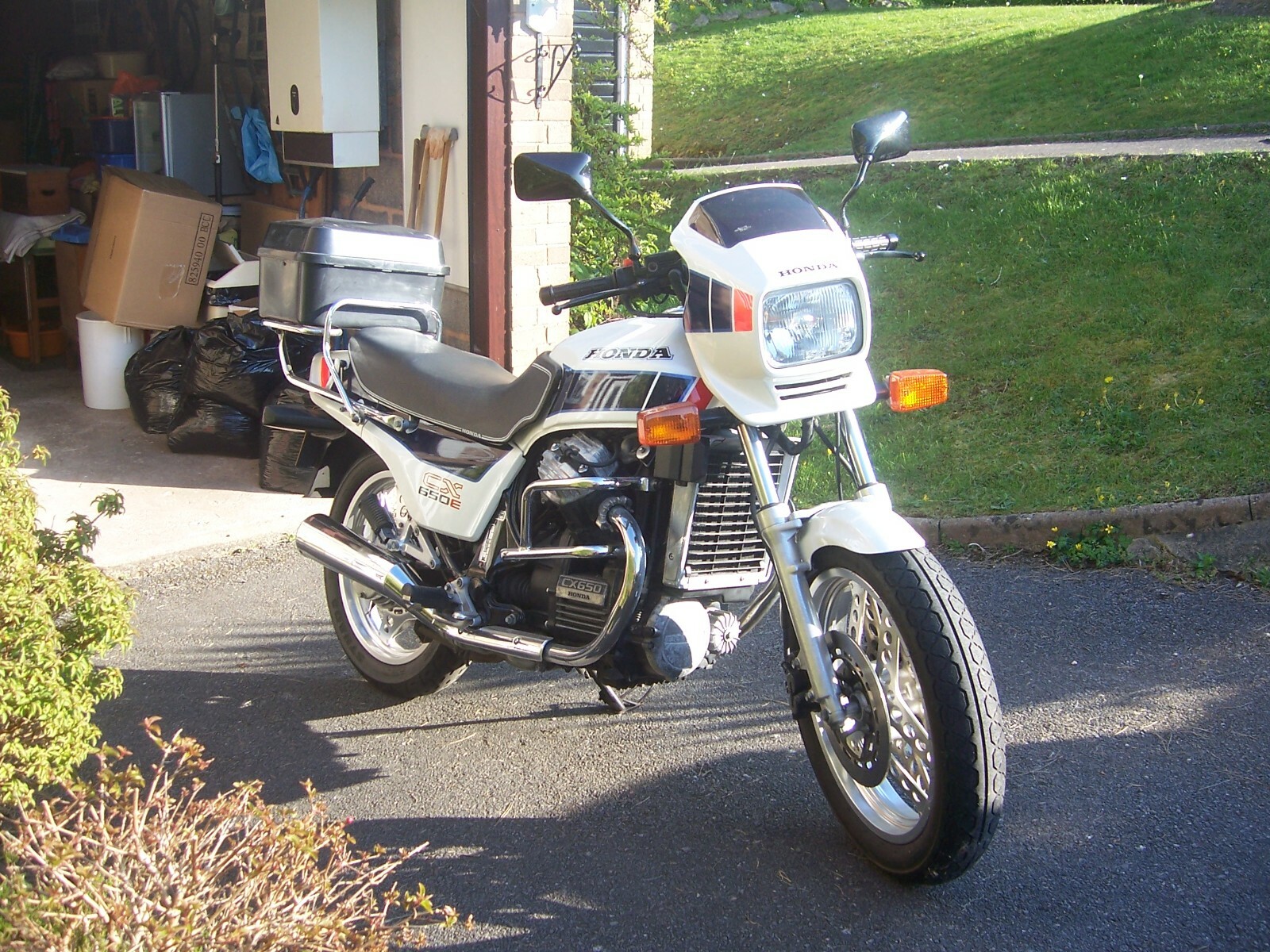 Image 01 - Honda CX 650 ED